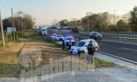 FUERTE ENCONTRONAZO EN LA MÉXICO–TUXPAN ACTIVA OPERATIVO; VEHÍCULOS DESTROZADOS