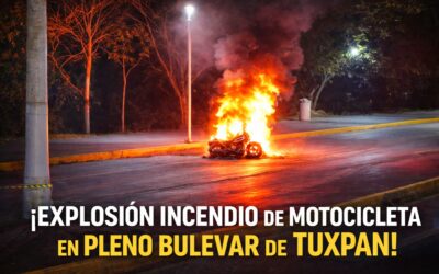 EXPLOTA EN MARCHA Y ARDE EN LLAMAS: MOTOCICLETA PROVOCA ALARMA EN PLENO BULEVAR DE TUXPAN