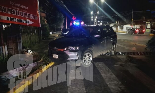MIENTRAS USTED DORMÍA: FANTASMA AL VOLANTE DESTROZA CAMIONETA Y HUYE ENTRE LA OSCURIDAD