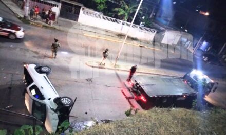 CAE A BARRANCO Y VUELCA EN LA MADRUGADA… ¡VOLVIÓ A NACER!