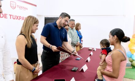 Entrega de actas fortalece el derecho a la identidad de 40 niñas y niños tuxpeños con el programa “Registro Oportuno de Nacimiento 2026”