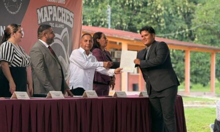 Jesús Carballo acompaña graduación de nuevos profesionistas en Álamo Temapache