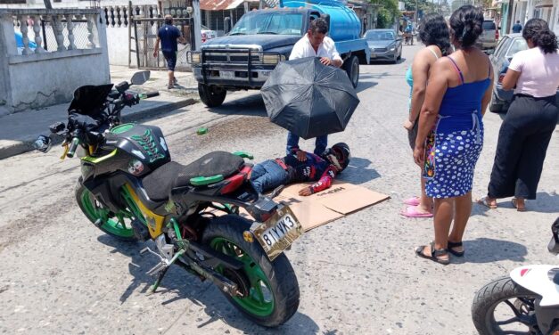 Motociclista resulta lesionado tras impacto contra taxi en la colonia Esfuerzo