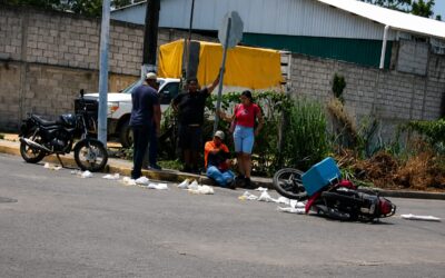 Mototortillero resulta lesionado tras aparatoso accidente en Santiago de la Peña