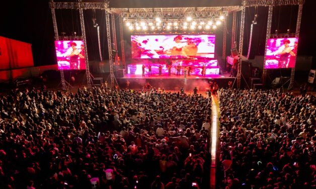 Nuevo récord, Tuxpan reúne a 50 mil personas con Xavi culminando los paseos del Carnaval Tuxpan 2026