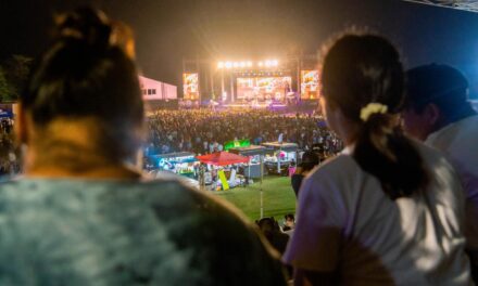 Casi 20 mil asistentes marcan histórico arranque del Carnaval Tuxpan 2026