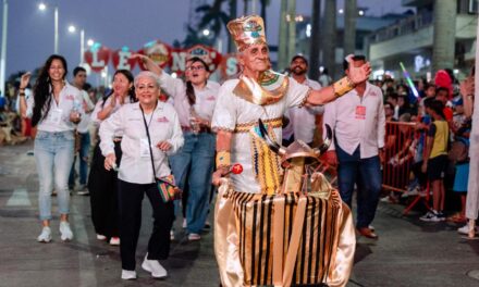 Récord histórico en Tuxpan: Gloria Trevi reúne a más de 30 mil asistentes y primer espectacular paseo del Carnaval 2026