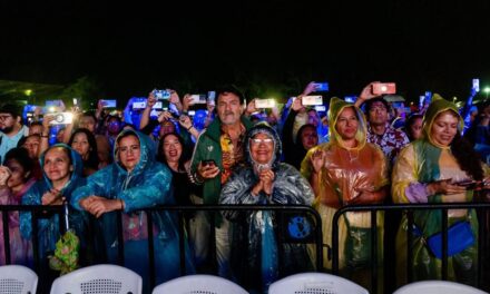 Tuxpan vibró con su segundo paseo y gran concierto de Gilberto Santa Rosa