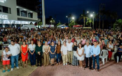Tuxpan celebra a lo grande a las madres tuxpeñas; más de 1,200 asistentes llenan la Plaza Cívica