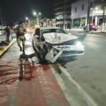 Choca camioneta estacionada y abandona el vehículo para escapar en pleno centro de Tuxpan