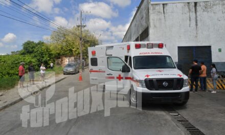 ¡Luz del Carmen Derrapa con su Italika en Zapote Gordo! termina hospitalizada