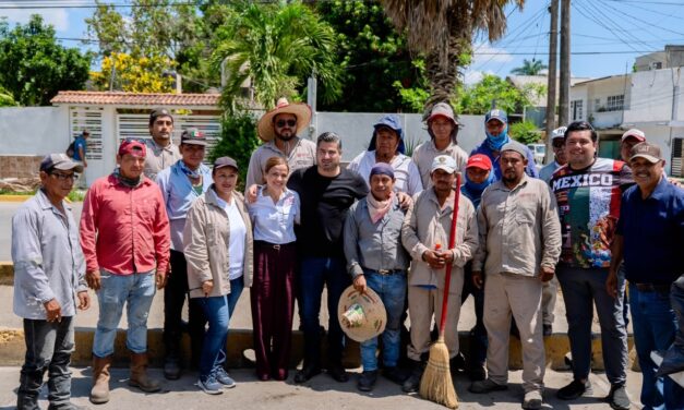 Más de 100 toneladas de residuos y lodo retirados en limpieza de camellones de Av. Cuauhtémoc