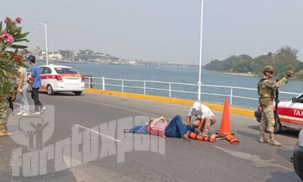 ¡PILOTO TERMINA HERIDO EN EL ASFALTO! ACCIDENTE EN ZAPOTE GORDO MOVILIZA A CUERPOS DE EMERGENCIA