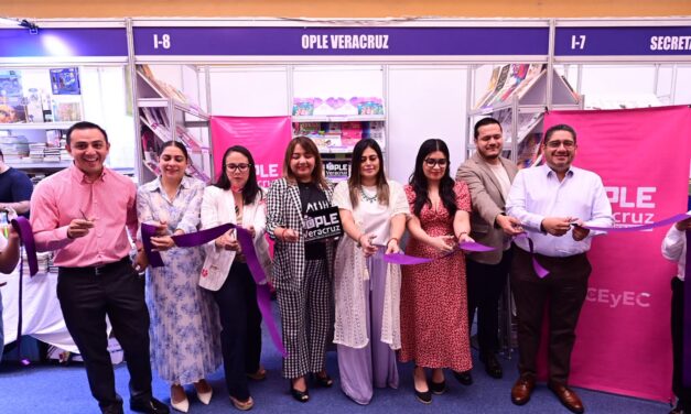 OPLE Veracruz en la Feria Internacional del Libro Universitario