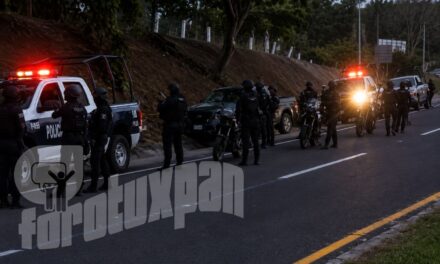 Emboscan y rafaguean camioneta en la México-Tuxpan; conductor sobrevive herido al ataque