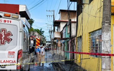 ¡Se cansaron de llamar al 911 sin respuesta! Incendio en zona centro de Tuxpan deja pérdidas millonarias