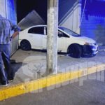Borracha se estrella contra portón de vivienda en La Mata