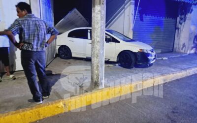 Borracha se estrella contra portón de vivienda en La Mata