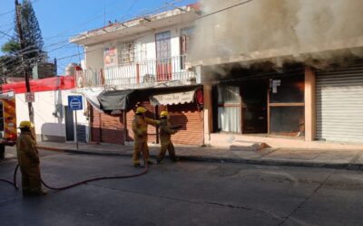 Voraz incendio consume consultorio dental en el centro de Tuxpan