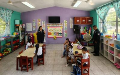 Policía Municipal de Tuxpan promueve la prevención del delito entre alumnos de Cruz Naranjos