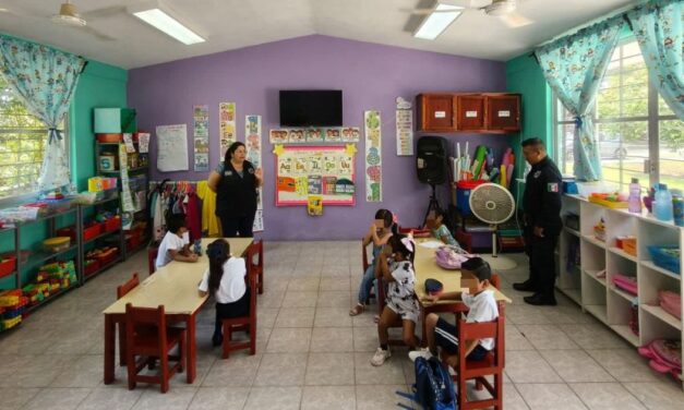 Policía Municipal de Tuxpan promueve la prevención del delito entre alumnos de Cruz Naranjos