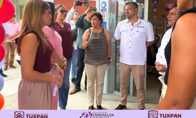 Regidora Esmeralda Márquez participa en entrega de Becas Rita Cetina e inauguración de Centro de Atención Infantil en Tuxpan