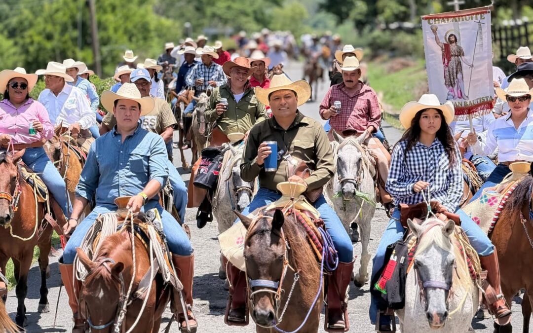 René Cruz Cortés participa en las fiestas patronales de Chalahuite y refrenda su apoyo a las tradiciones