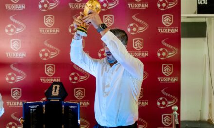 Una de las réplicas oficiales de la máxima Copa del fútbol en el mundo estuvo en Tuxpan