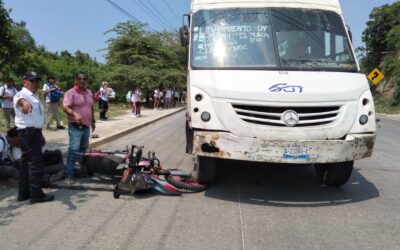 Estudiantes del TEBAEV terminan lesionados tras brutal choque con microbús en Tuxpan