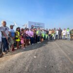Pilar Guzmán da inicio a construcción de guarniciones y banquetas en el crucero de Milpas
