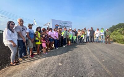 Pilar Guzmán da inicio a construcción de guarniciones y banquetas en el crucero de Milpas