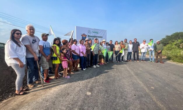 Pilar Guzmán da inicio a construcción de guarniciones y banquetas en el crucero de Milpas