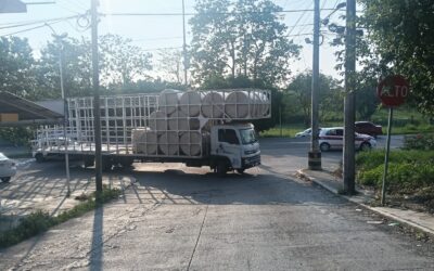 Choque entre automóvil y camión de carga deja únicamente daños materiales en Tuxpan