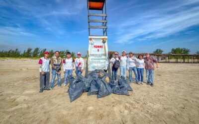 Estudiantes del COBAEV y Ayuntamiento de Tamiahua realizan jornada de limpieza de playa