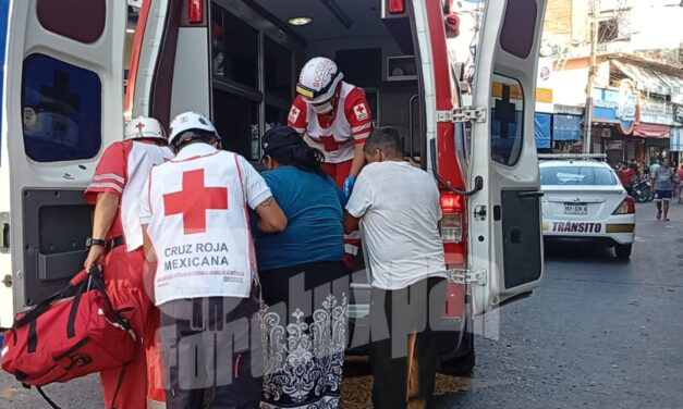 EBRIO SUJETO ATROPELLA A UNA MUJER EN EL CENTRO DE TUXPAN