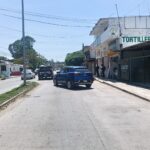 Camioneta impacta patrulla estatal al incorporarse a la circulación