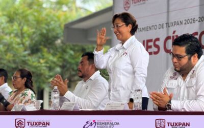 Regidora Esmeralda Márquez participa en acto cívico en la Secundaria Técnica 76