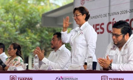 Regidora Esmeralda Márquez participa en acto cívico en la Secundaria Técnica 76