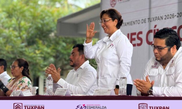Regidora Esmeralda Márquez participa en acto cívico en la Secundaria Técnica 76