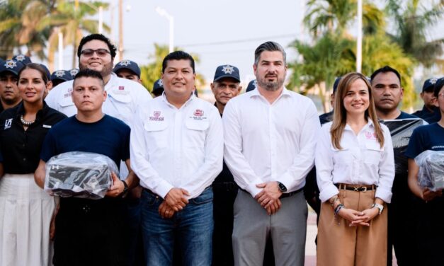 Tuxpan Fortalece La Seguridad Pública Con Entrega De Uniformes Y Cámaras Corporales