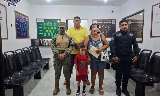 Policía Municipal de Tuxpan localiza a menor reportado por presunta sustracción y lo entrega a su familiar