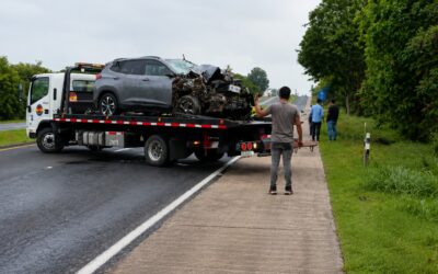 APARATOSO ACCIDENTE EN LA MÉXICO-TUXPAN; CHEVROLET TRACKER TERMINA FUERA DE LA CARRETERA