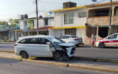 Choque por alcance deja tres mujeres lesionadas en Tuxpan