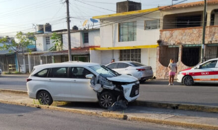 Choque por alcance deja tres mujeres lesionadas en Tuxpan