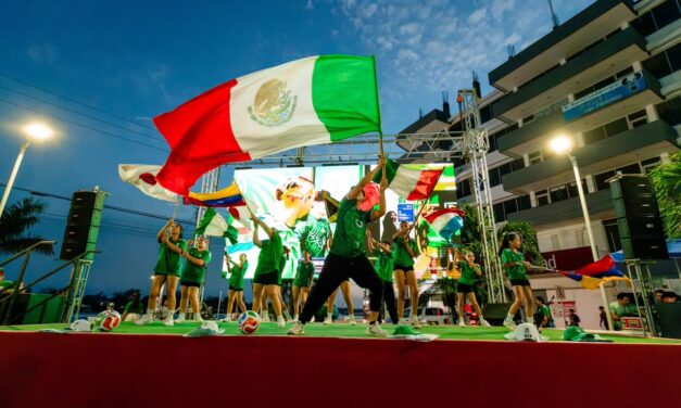Daniel Cortina reúne a miles de tuxpeños para apoyar a la Selección Mexicana