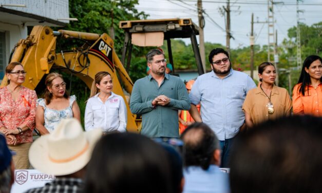 Gobierno de Tuxpan inicia pavimentación de calles en Santiago de la Peña