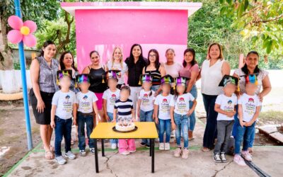 Marleth Blanco acompaña a sus ahijados en emotivo desayuno por su graduación del Jardín de Niños Ignacio Aldama