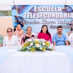 Marleth Blanco acompaña como madrina de generación a egresados de la Telesecundaria Ramón López Velarde