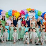 Marleth Blanco reconoce a Marisol Martínez Barrios por acompañar graduación de preescolar como madrina de generación