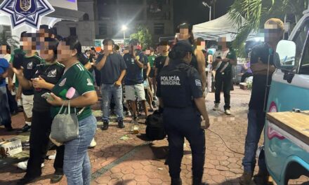 Policía Municipal garantizó la seguridad durante la transmisión del partido en la Plaza Cívica de Tuxpan